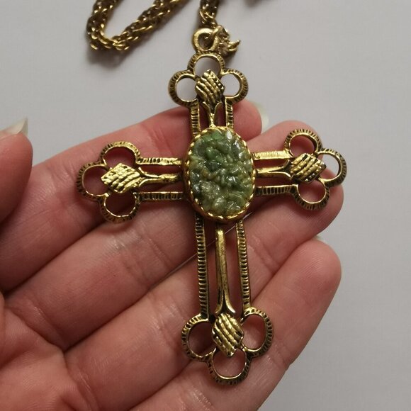 Faux Jade Stone Gold Tone Cross Pendant Necklace Vintage Gothic Rosary Baroque - Picture 3 of 7